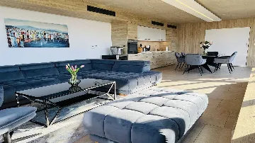 Modern Villa in Žrnovo for 6 Guests