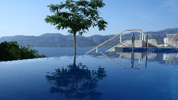 Villa with Infinity Rooftop Pools in Žrnovo