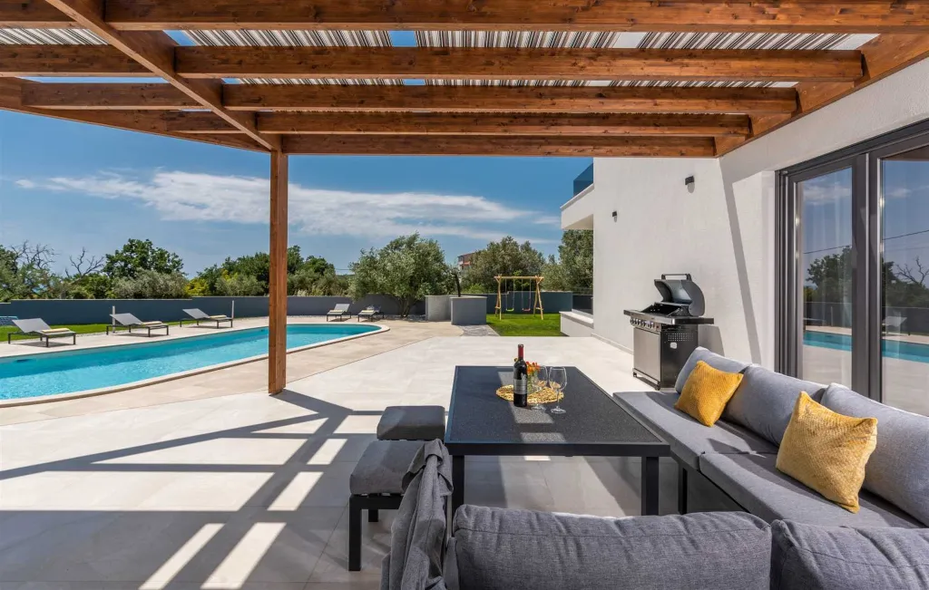 Contemporary Pool Villa Retreat in Krnica