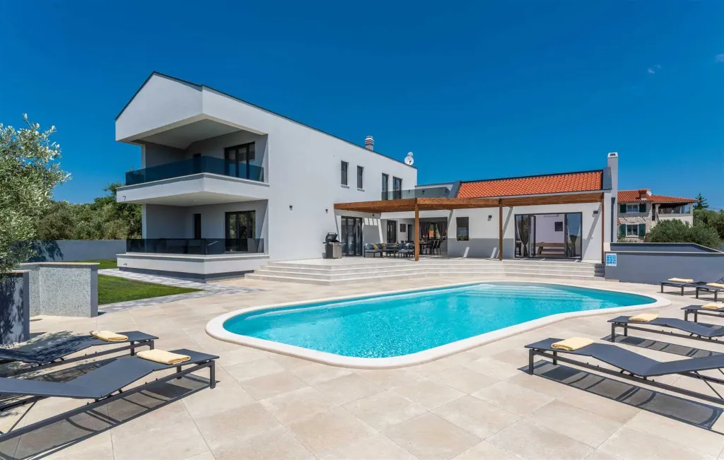 Contemporary Pool Villa Retreat in Krnica