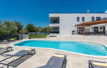 Contemporary Pool Villa Retreat in Krnica