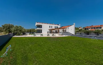 Contemporary Pool Villa Retreat in Krnica