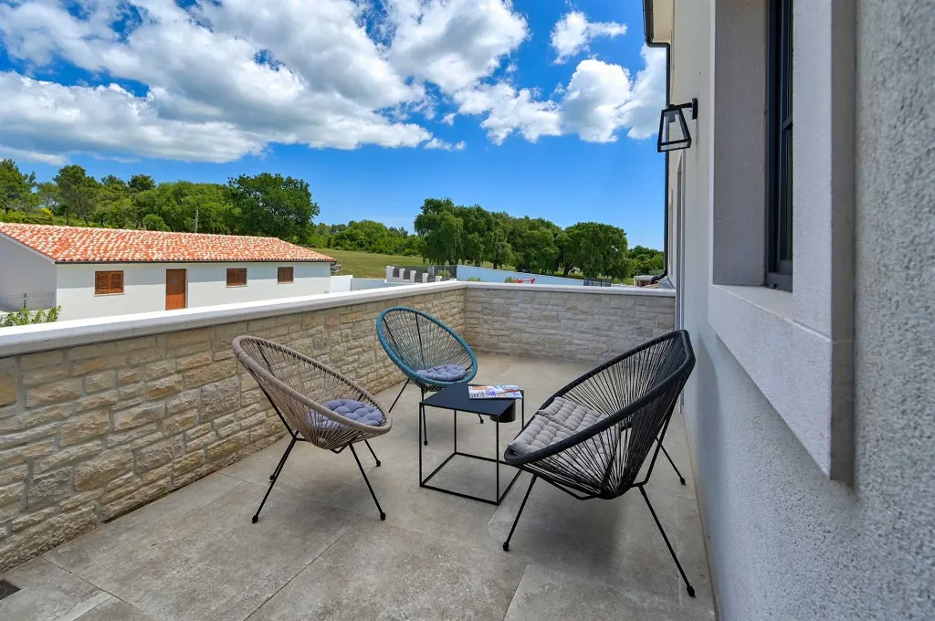 Traditional 4-Bedroom Villa in Pula for Up to 9