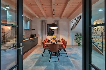 Traditional 4-Bedroom Villa in Pula for Up to 9