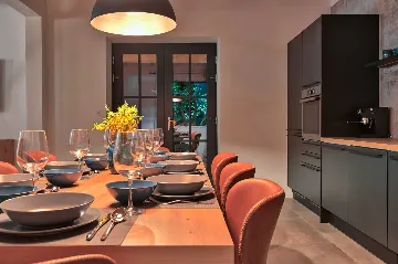 Traditional 4-Bedroom Villa in Pula for Up to 9