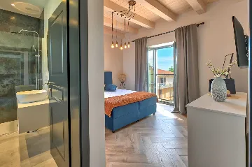 Traditional 4-Bedroom Villa in Pula for Up to 9