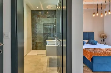 Traditional 4-Bedroom Villa in Pula for Up to 9