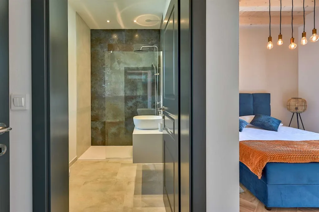 Traditional 4-Bedroom Villa in Pula for Up to 9