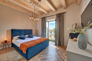 Traditional 4-Bedroom Villa in Pula for Up to 9