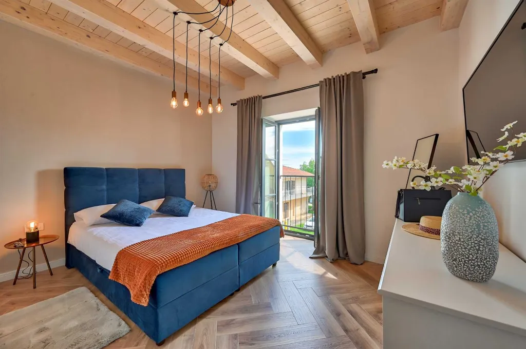 Traditional 4-Bedroom Villa in Pula for Up to 9