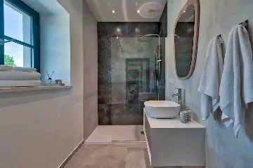 Traditional 4-Bedroom Villa in Pula for Up to 9