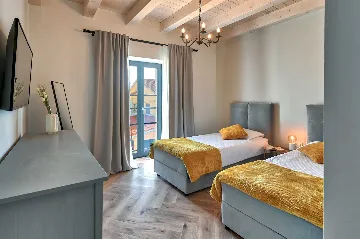 Traditional 4-Bedroom Villa in Pula for Up to 9