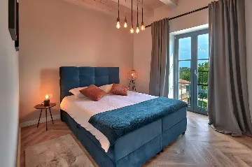 Traditional 4-Bedroom Villa in Pula for Up to 9