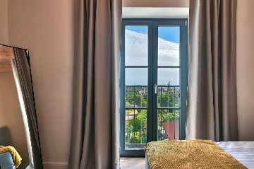 Traditional 4-Bedroom Villa in Pula for Up to 9