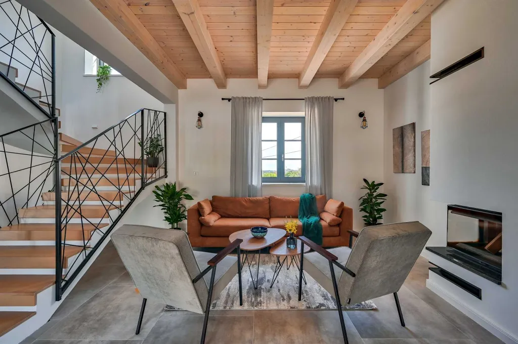 Traditional 4-Bedroom Villa in Pula for Up to 9