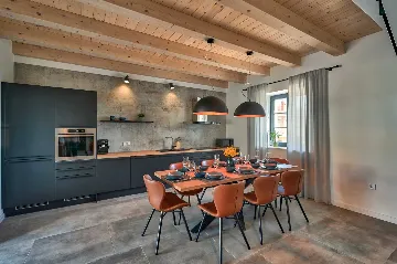 Traditional 4-Bedroom Villa in Pula for Up to 9