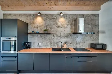 Traditional 4-Bedroom Villa in Pula for Up to 9