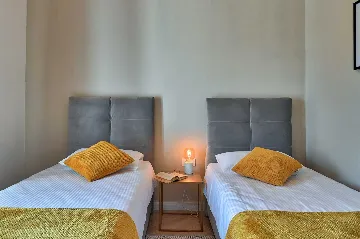 Traditional 4-Bedroom Villa in Pula for Up to 9