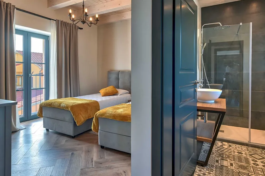 Traditional 4-Bedroom Villa in Pula for Up to 9