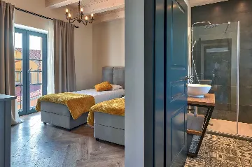 Traditional 4-Bedroom Villa in Pula for Up to 9