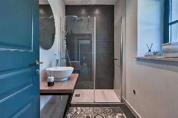 Traditional 4-Bedroom Villa in Pula for Up to 9