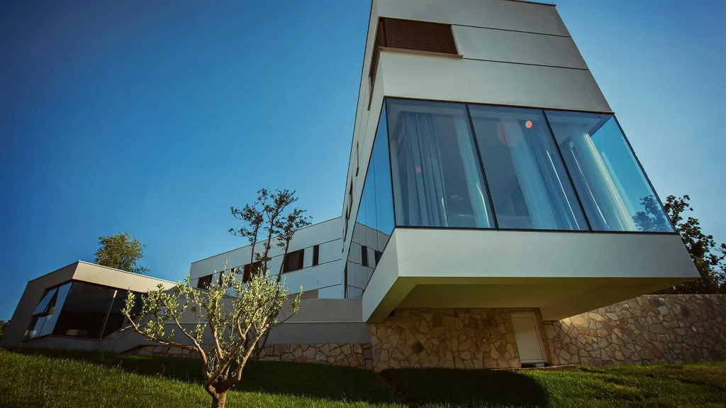 Spacious Villa in Zmijavci with Sports Courts