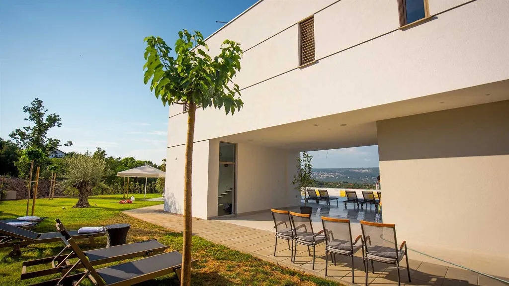 Spacious Villa in Zmijavci with Sports Courts