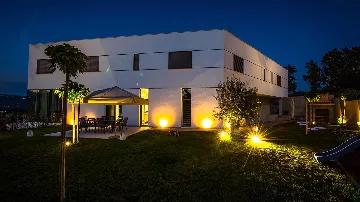 Spacious Villa in Zmijavci with Sports Courts