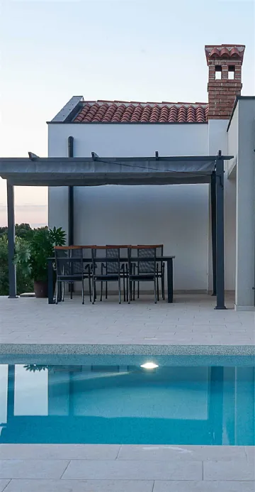 3-Bedroom Villa with Pool in Pula for 6 Guests