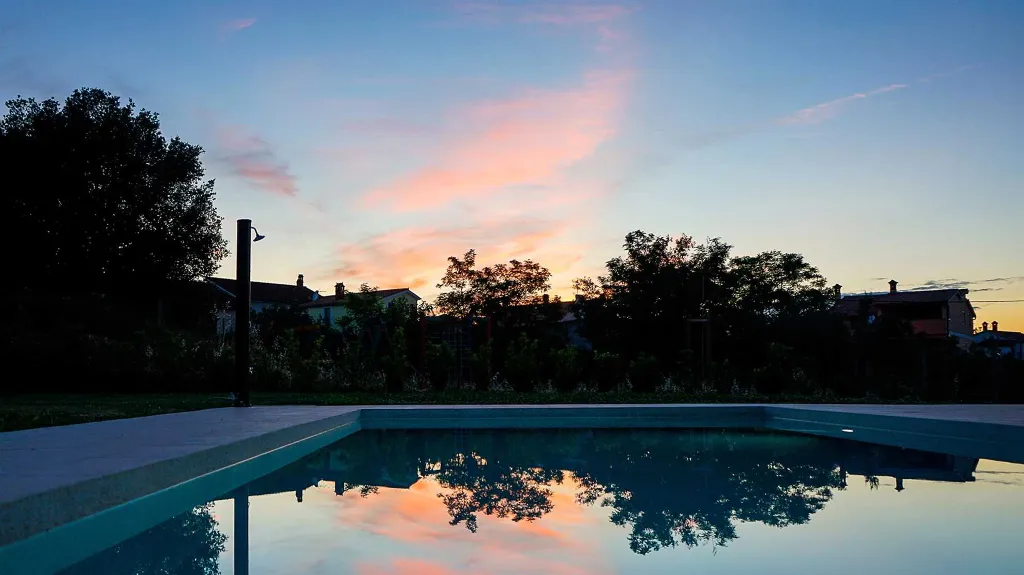 3-Bedroom Villa with Pool in Pula for 6 Guests