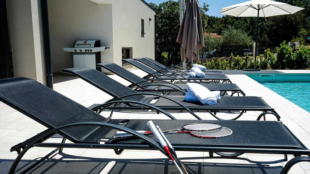 3-Bedroom Villa with Pool in Pula for 6 Guests