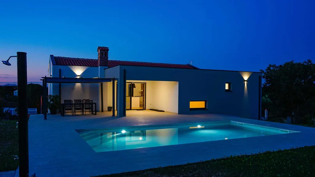 3-Bedroom Villa with Pool in Pula for 6 Guests