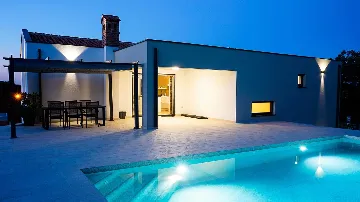 3-Bedroom Villa with Pool in Pula for 6 Guests