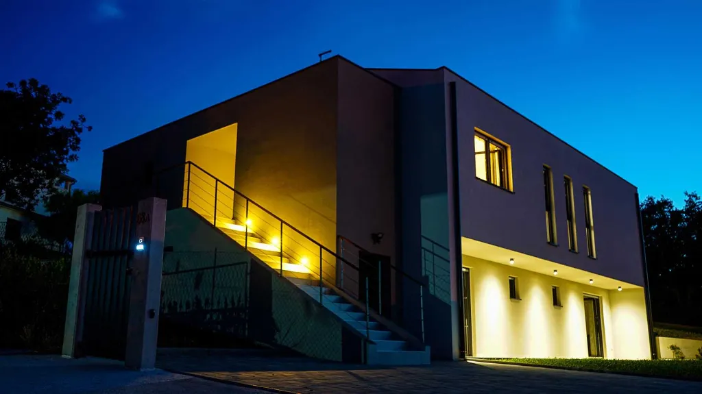 3-Bedroom Villa with Pool in Pula for 6 Guests