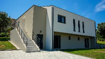 3-Bedroom Villa with Pool in Pula for 6 Guests