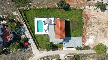 3-Bedroom Villa with Pool in Pula for 6 Guests