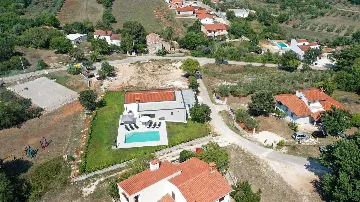 3-Bedroom Villa with Pool in Pula for 6 Guests