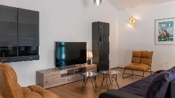 3-Bedroom Villa with Pool in Pula for 6 Guests