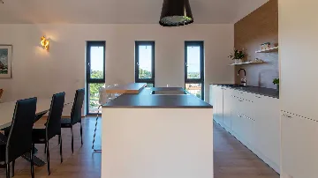 3-Bedroom Villa with Pool in Pula for 6 Guests