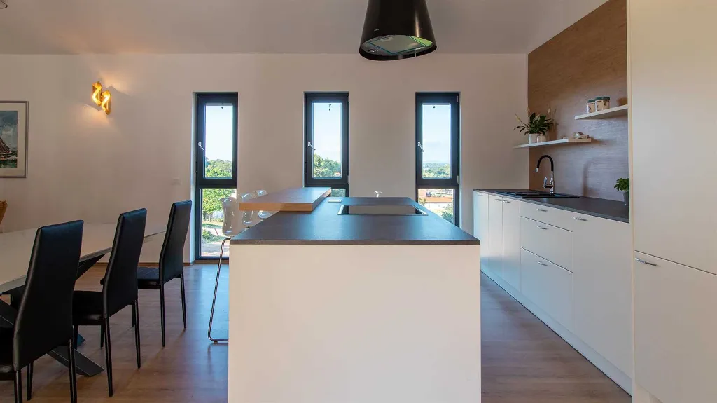 3-Bedroom Villa with Pool in Pula for 6 Guests