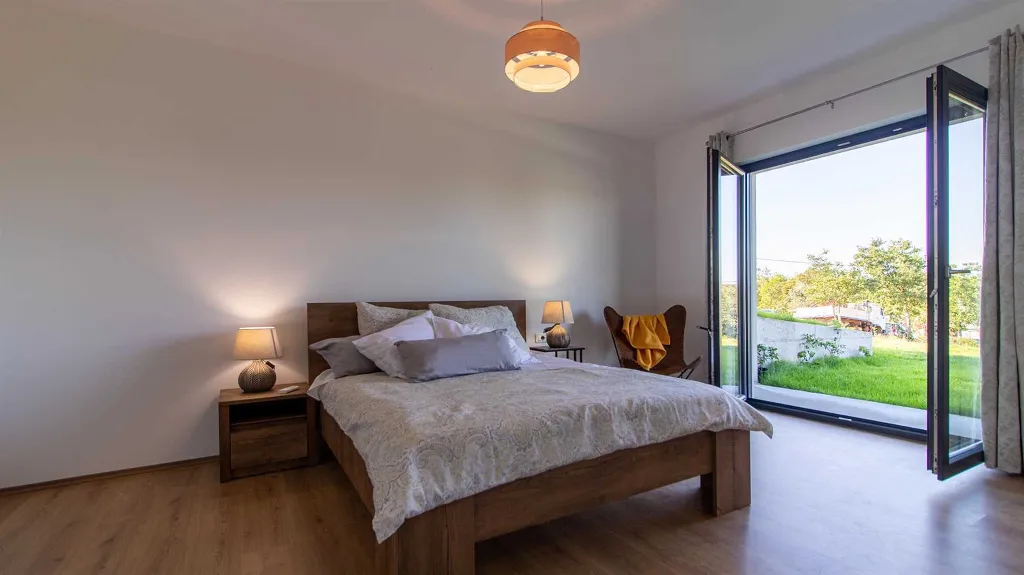 3-Bedroom Villa with Pool in Pula for 6 Guests