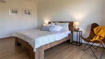 3-Bedroom Villa with Pool in Pula for 6 Guests