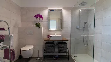 3-Bedroom Villa with Pool in Pula for 6 Guests