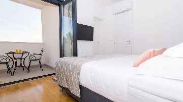 Podstrana Villa for Up to 7 Guests with Heated Pool