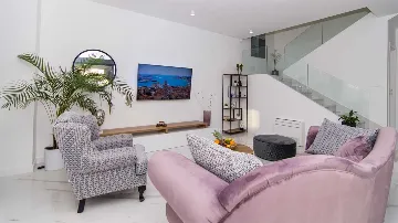 Podstrana Villa for Up to 7 Guests with Heated Pool