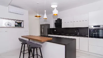 Podstrana Villa for Up to 7 Guests with Heated Pool