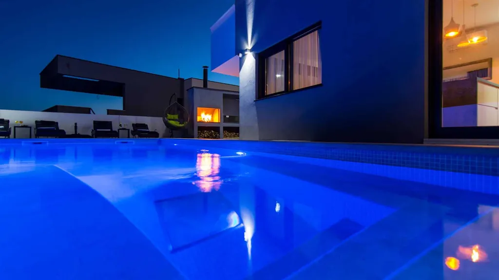 Podstrana Villa for Up to 7 Guests with Heated Pool