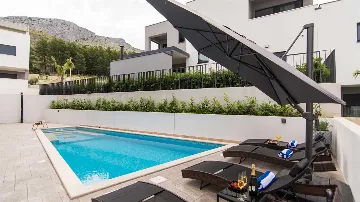 Podstrana Villa for Up to 7 Guests with Heated Pool