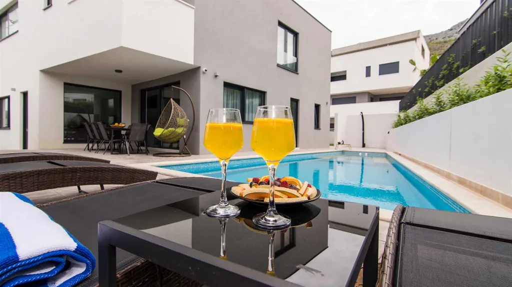 Podstrana Villa for Up to 7 Guests with Heated Pool
