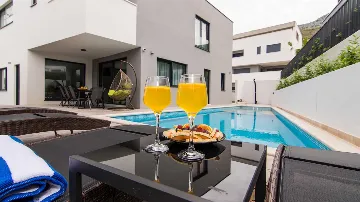 Podstrana Villa for Up to 7 Guests with Heated Pool